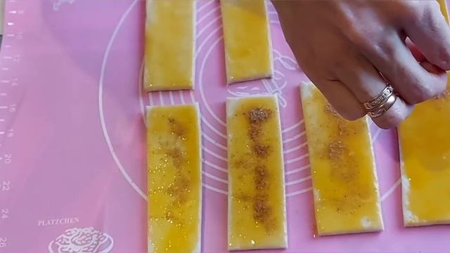 Сахарные слойки с корицей. Быстро, буквально моментально. Слойки из слоеного теста. смотреть онлайн