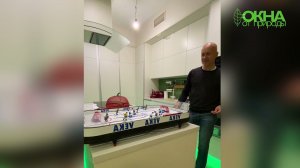 Генеральный Директор оконной компании играет в настольный хоккей от VEKA