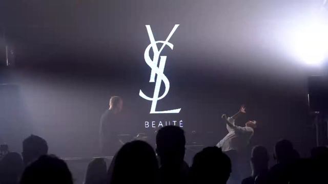 Yves Saint Laurent Beauty Club смотреть онлайн