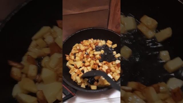 Готовлю дома Картошка жаренная с луком и сосисками