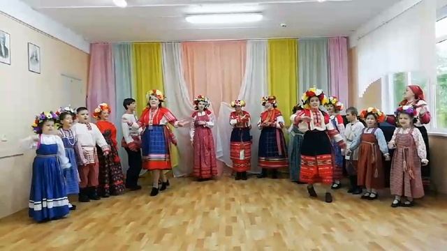 Как у наших у ворот стоит озеро воды.