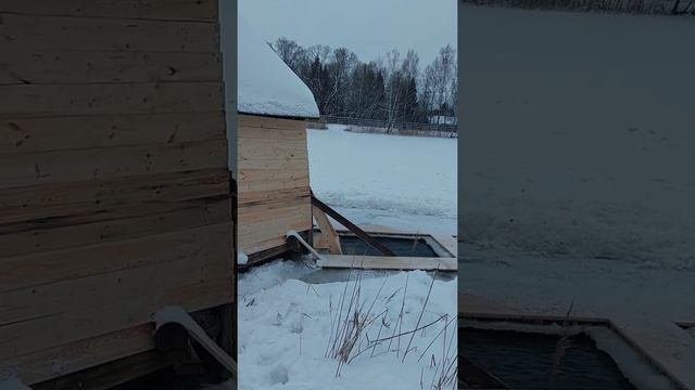 Крещенские купания. Купель  Озеро Ключевое в Красном Бору. Смоленск. 2022.
