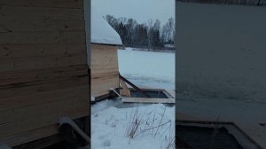 Крещенские купания. Купель  Озеро Ключевое в Красном Бору. Смоленск. 2022.