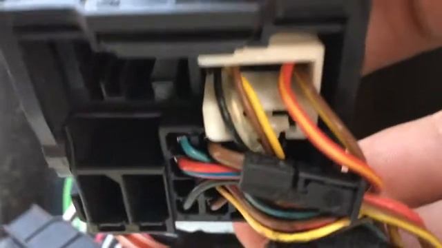 W203 stereo removal and aux hardwire смотреть онлайн