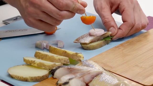 Закуска с сельдью и картофелем смотреть онлайн