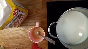 Молочный соус бешамель прстой рецепт. Бешамель без комков. Бэшамэль базовый рецепт. Мрлочныц соус.