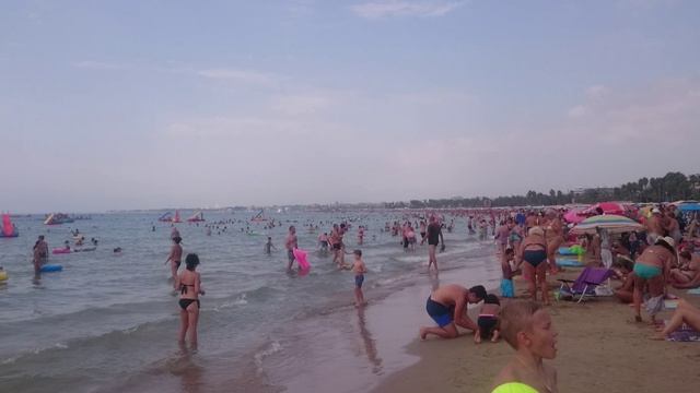 Пляж в Салоу. Испания смотреть онлайн