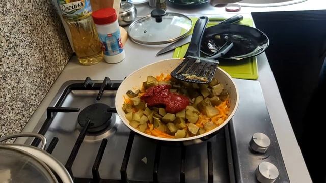 РЫБНАЯ СОЛЯНКА ИЗ ОСЕТРА И ФОРЕЛИ.