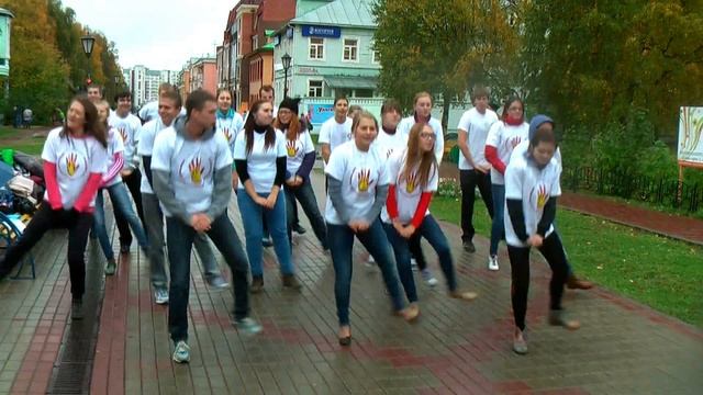 В Архангельске прошел танцевальный флешмоб смотреть онлайн