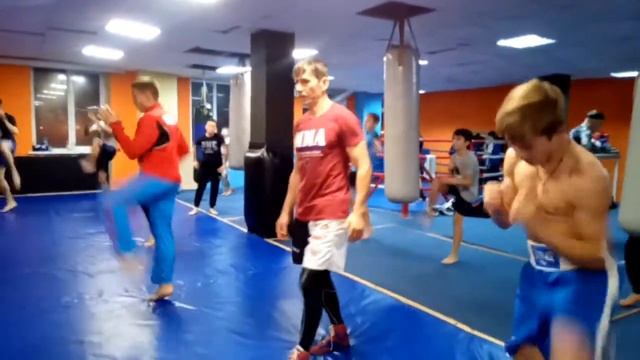 Раскидали ноги и руки. КИКБОКСИНГ. ММА. смотреть онлайн