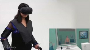Куртка, которая позволяет имитировать физический контакт в виртуальной реальности