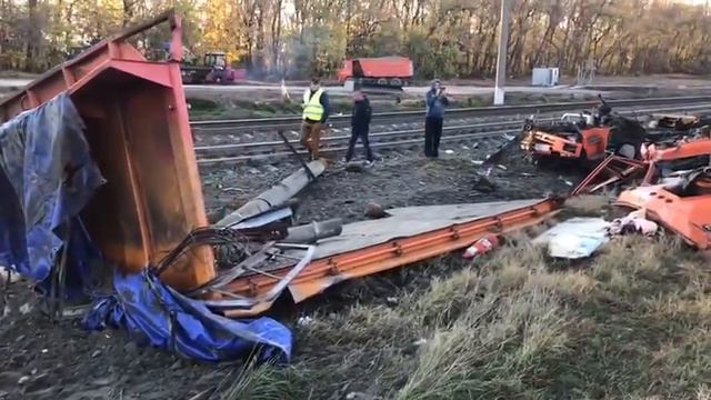 Поезд Минск - Адлер столкнулся с грузовиком 03.11.18 смотреть онлайн
