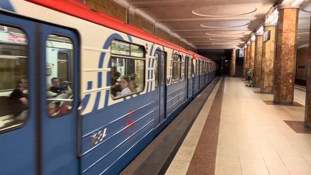 Метропоезд 81-717/714.5М "Номерной" станция метро Красносельская, маршрут №24 смотреть онлайн