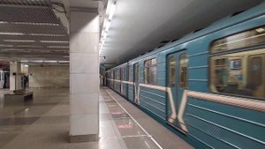 Moscow metro/Метропоезд НОМЕРНОЙ на станции "Саларьево". СОКОЛЬНИЧЕСКАЯ ЛИНИЯ (1).