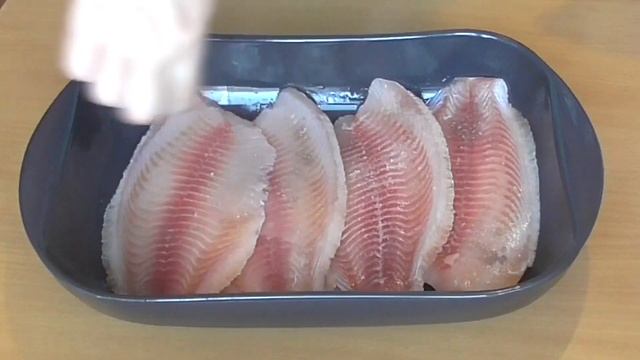 Очень сочная рыба с овощами. Весь секрет в соусе!