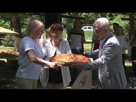 Танцами и большим пирогом отметили жители Ставрополя День Соседей