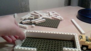 Как построить гараж из лего.