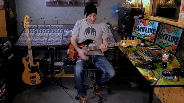 SQUIER Précision Bass by FENDER смотреть онлайн