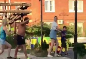 МУЖЧИНА НАПАЛ НА РЕБЕНКА