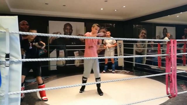 Кик бокс с Галя/Спортен клуб Нео смотреть онлайн