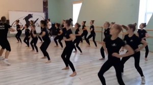 Аэробная разминка на мастер-классе по чир-фристайлу