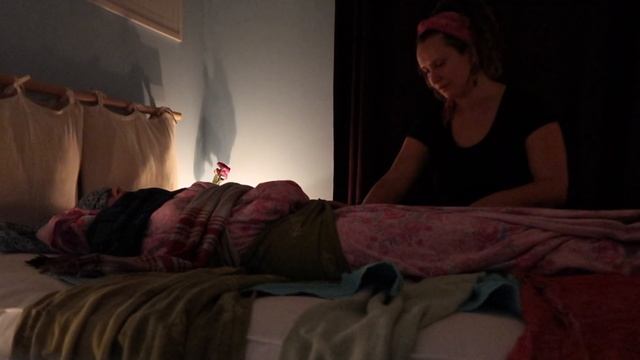 ПОСЛЕРОДОВОЕ ПЕЛЕНАНИЕ ЖЕНЩИНЫ. Closing the Bones Ceremony смотреть онлайн