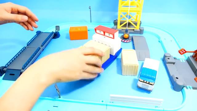 Порт с разводным мостом (металлическая машинка Терри в комплекте) смотреть онлайн