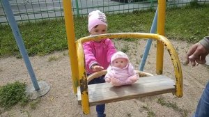 Алиса гуляет на детской площадке ПУПСИК Детский канал Little baby Алиса