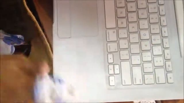How to Clean a White Apple Macbook смотреть онлайн