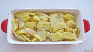 Картофель с сосисками и сыром в духовке