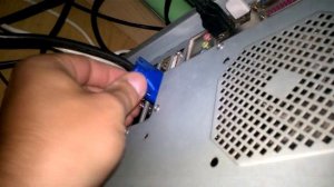 Темнеет экран на 1-2сек, а потом включается. 2 мин на решение.