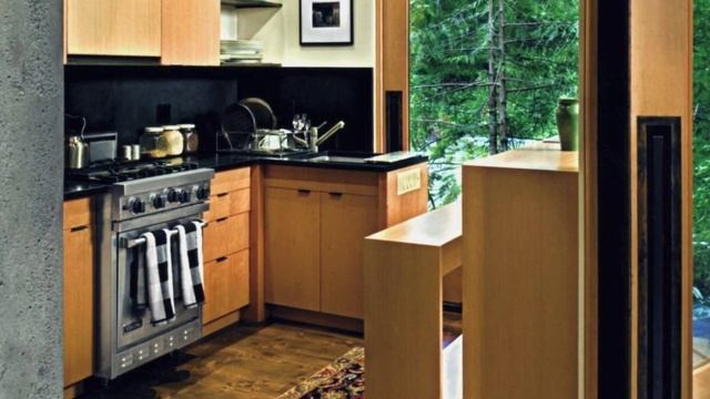 600 Square Foot Tye River Cottage Blends Perfectly With Nature смотреть онлайн