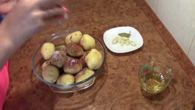 Молодая картофель в рукаве.