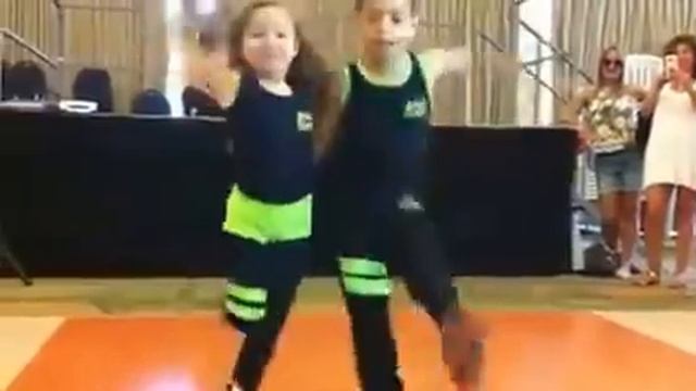 Красиво танцуют!!! смотреть онлайн