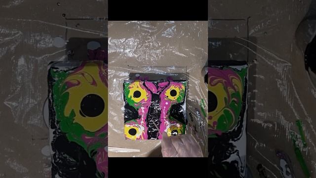 чудовищная бабочка))) смотреть онлайн