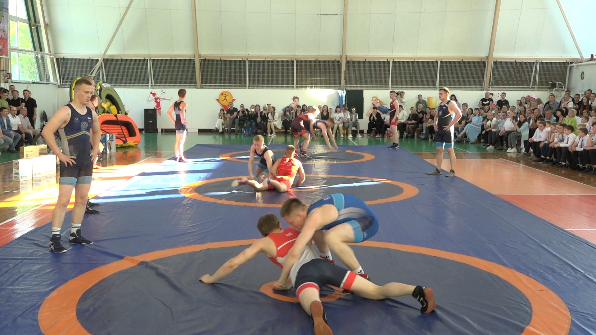 В Кузнецке прошел "Борцовский бал" смотреть онлайн