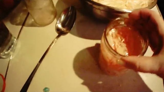 Весна не время для заготовок, но самоизоляция вносит коррективы. Мариную капусту.