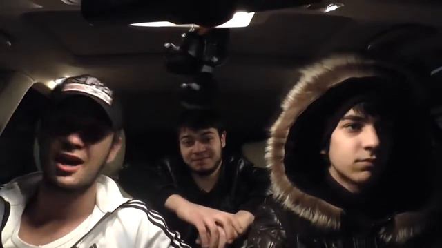 Про бывшую Парень красиво поет в машине с друзьями! смотреть онлайн