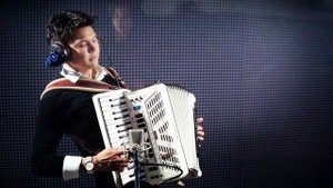 Crazy music! Beautiful musician!! Accordion.Show! @makhmud_urumbayev / Урумбаев Махмуд