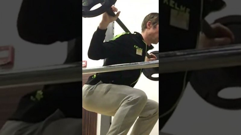 Приседания со штангой на плечах #приседания #squat