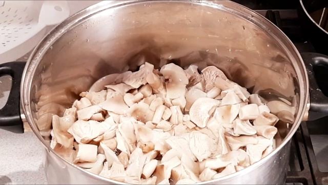 Быстрые маринованные грибочки- зимой незаменимая закуска!