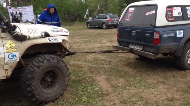 Пытаемся выровнять погнутый бампер смотреть онлайн