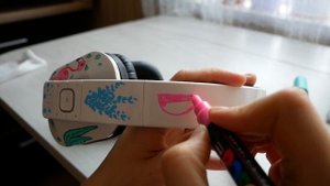 РИСУЮ  на наушниках акриловыми маркерами