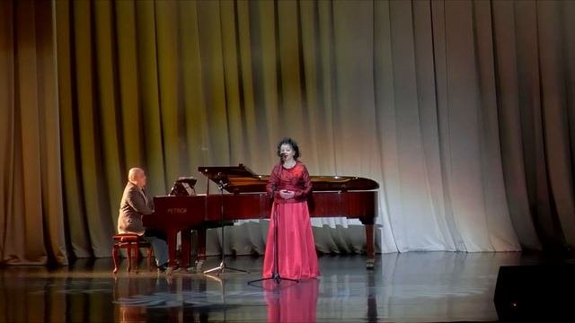 Лариса Голубева исполняет два романса на стихи Н.А. Некрасова.