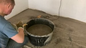 ДЕЛАЕМ СТЯЖКУ ПОЛА НА КУХНЕ  СВОИМИ РУКАМИ.