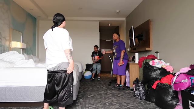 ACTING HOOD TO SEE APRIL REACTION.. *HILARIOUS* смотреть онлайн