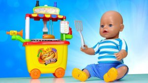 Смешные видео куклы – БЕБИ БОН и тележка с Хот Догами! Baby Born игры для девочек. Видео распаковки