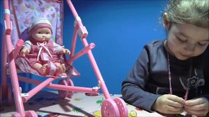 Как МАМА Алиса Малыша одевает кормит качает спать Нового пупсика игрушку Детское видео #AlisebabyTV