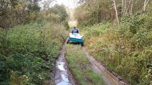 Мотоблок HUTER МК 8000,  перевозка груза по грязной дороге.