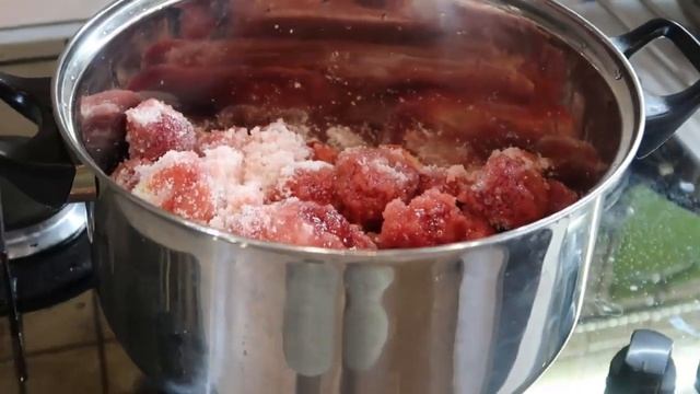 Очень вкусное варенье из клубники с лимоном, базиликом и мятой. Клубничное варенье за 30 минут!